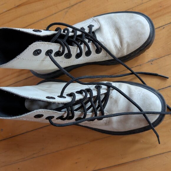 Dr Martens white boots, big girl size 5 - Picture 2 of 5